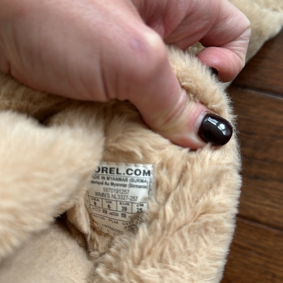 Sorel Slippers Size 8 - Picture 3 of 3